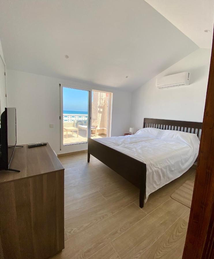 Villa Modern Beachfront Townhouse à El Perelló Extérieur photo